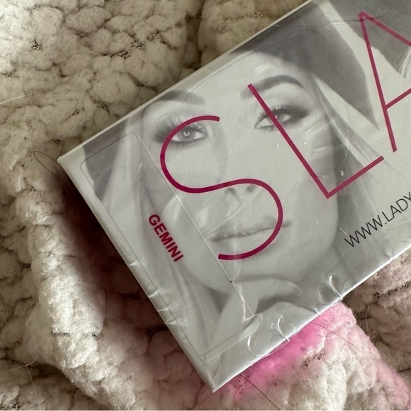 LADY Code Fake Lashes - Picture 3 of 4